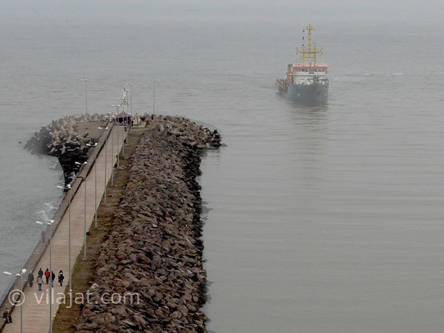 عکس اصلی شماره 2 - ساخت موج شکن در ساحل ویلا