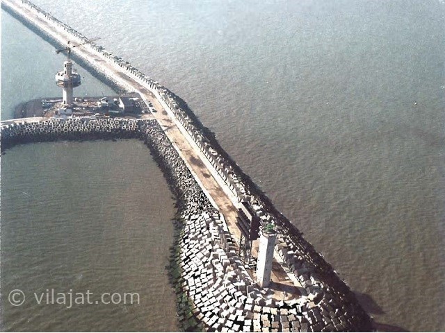 عکس اصلی شماره 5 - ساخت موج شکن در ساحل ویلا
