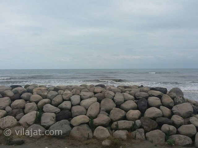 عکس اصلی شماره 12 - ساخت موج شکن در ساحل ویلا
