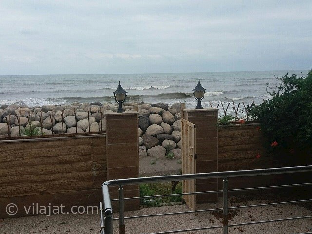 عکس اصلی شماره 13 - ساخت موج شکن در ساحل ویلا