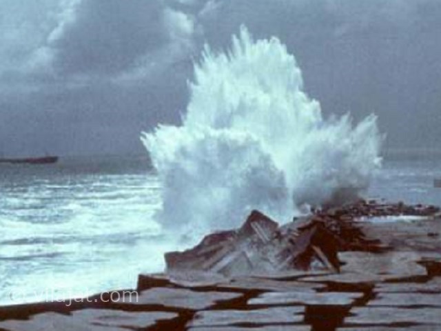 عکس اصلی شماره 15 - ساخت موج شکن در ساحل ویلا